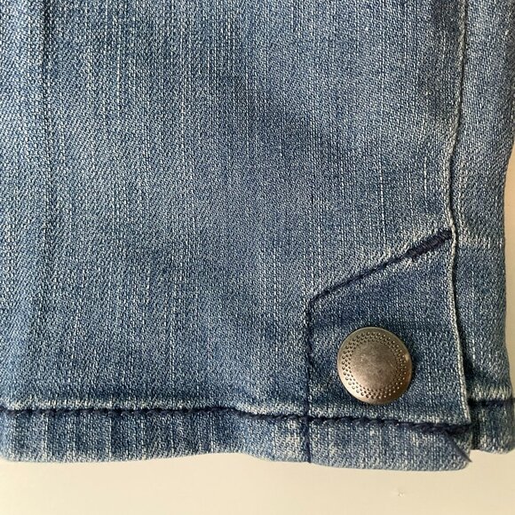 Levi’s Women’s Capri Jeans Size 12 Blue Denim Metal Button Hem Stretch Mid Rise - Picture 16 of 16